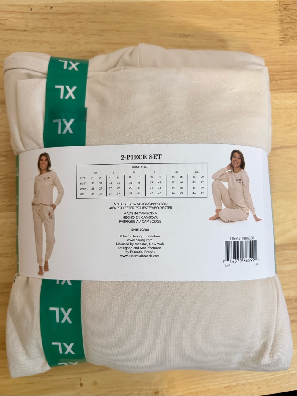 Keith Haring Women's 2 Piece Fleece Lounge Pajama Set, Long Sleeve Crew & Jogger - Picture 4 of 4